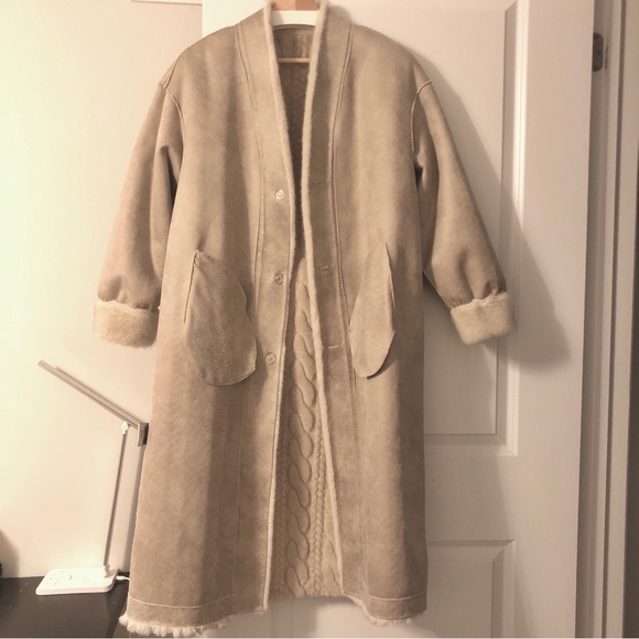 BNWT Designer Elegant Snow Mink-Textured Coat with Suede-Lined Interior - Picture 9 of 9